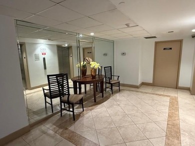 Charming and well-maintained 1-bedroom, 1.5-bathroom apartment - photo 8