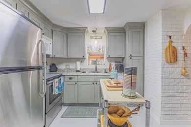 1,225 square foot Mobile is beautifully updated. 1973 2-bedroom - photo 13