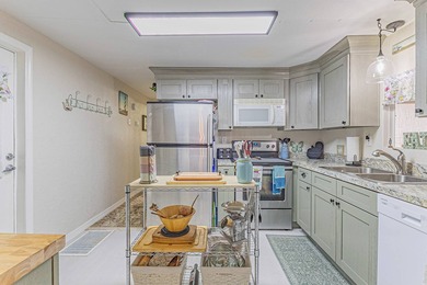 1,225 square foot Mobile is beautifully updated. 1973 2-bedroom - photo 15