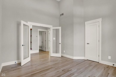Adjacent to Dyes Walk Golf Course, luxury, privacy, and - photo 16