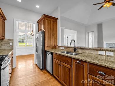 Welcome home to this beautifully maintained stucco and stone - photo 20