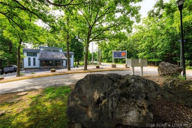 Enjoy effortless lake living in this well-kept, turn-key 1 bed - photo 42