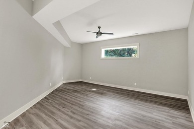 Adjacent to Dyes Walk Golf Course, luxury, privacy, and - photo 48
