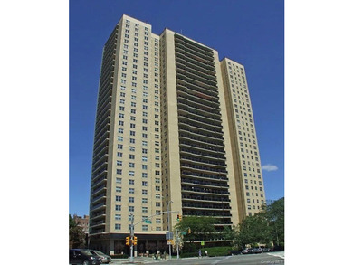 Experience luxury living in this rarely available 23rd-floor *E* - photo 1