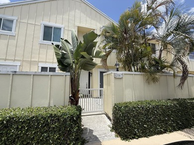 Charming 2BR/2.5BA townhome in the highly sought-after Riverwalk - photo 2