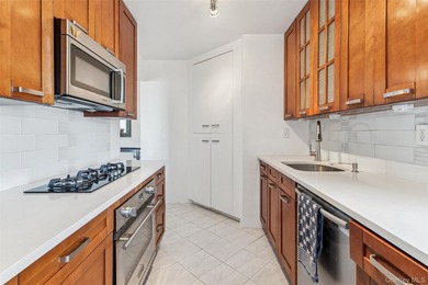 Experience luxury living in this rarely available 23rd-floor *E* - photo 8