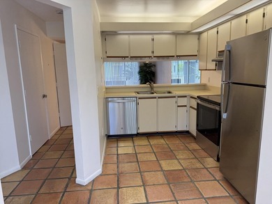Charming 2BR/2.5BA townhome in the highly sought-after Riverwalk - photo 8