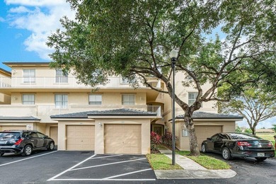 Lake Wellington Condo For Sale in Wellington Florida