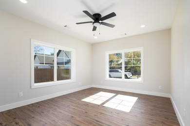 Prime Commercial Office Building Opportunity - 1542 SqFt