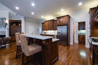 This meticulously updated 5,456 sf Craftsman w/ 5 beds, 4.5 - photo 12