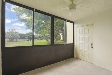 Welcome to a bright and inviting West Palm Beach residence - photo 12