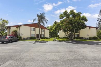 Welcome to a bright and inviting West Palm Beach residence - photo 13