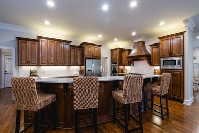 This meticulously updated 5,456 sf Craftsman w/ 5 beds, 4.5 - photo 15