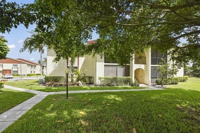 Welcome to a bright and inviting West Palm Beach residence - photo 15