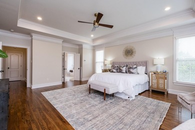 This meticulously updated 5,456 sf Craftsman w/ 5 beds, 4.5 - photo 28