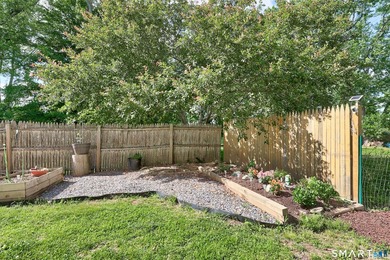 Welcome to East Lake Street at Highland Lake, where privacy - photo 32
