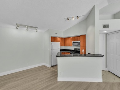 Location, location, location! This spacious and bright - photo 6