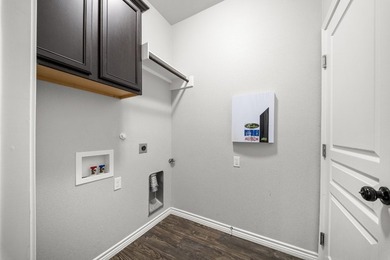 Charming 3-bedroom, 2-bath home with a 2-car garage located in - photo 19