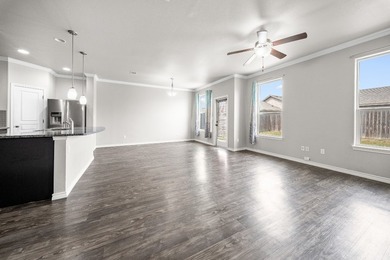 Charming 3-bedroom, 2-bath home with a 2-car garage located in - photo 20