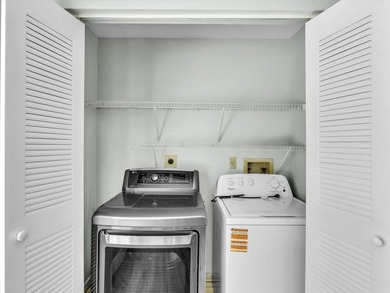 Location, location, location! This spacious and bright - photo 10