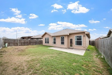 Charming 3-bedroom, 2-bath home with a 2-car garage located in - photo 22