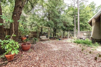 Florida cottage on .79 acres - totally renovated and nestled in - photo 34