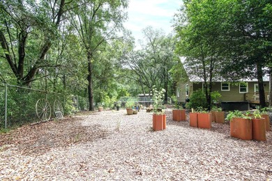 Florida cottage on .79 acres - totally renovated and nestled in - photo 38