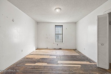 This spacious 3-bedroom 1 bathroom home is just waiting for you - photo 22