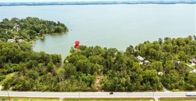 LAKEFRONT & CHANNEL FRONT! Approximate water frontage is 400 - photo 3