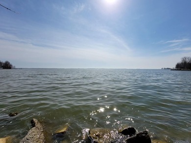 LAKEFRONT & CHANNEL FRONT! Approximate water frontage is 400 - photo 7