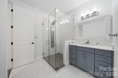 This stunning custom-built 2021 modern farmhouse offers 5,294 - photo 20