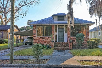 Investment opportunity in a prime location! This 3-bedroom - photo 1