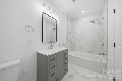 This stunning custom-built 2021 modern farmhouse offers 5,294 - photo 34