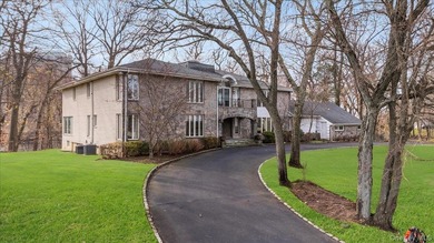 Set on just shy of a one-acre parcel, backing directly onto Lake - photo 2