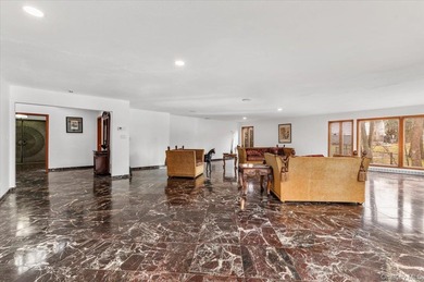 Set on just shy of a one-acre parcel, backing directly onto Lake - photo 7
