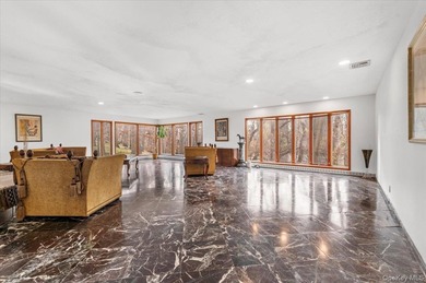 Set on just shy of a one-acre parcel, backing directly onto Lake - photo 9