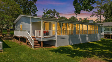 Furnished 3 bedroom, 2 bath lake front home with enclosed sunroom - photo 3