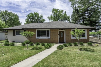Lake Home Sale Pending in Lindenhurst, Illinois