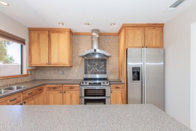 Beautifully maintained 2-bedroom plus den home in the desirable - photo 7