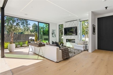 Welcome to 400 Heliotrope, a newly built Village gem ideally - photo 5