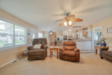 Furnished 3 bedroom, 2 bath lake front home with enclosed sunroom - photo 21