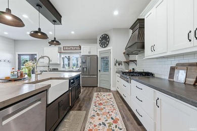 Rare opportunity to own a one-of-a-kind shop house on 11 - photo 11