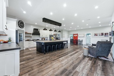 Rare opportunity to own a one-of-a-kind shop house on 11 - photo 13