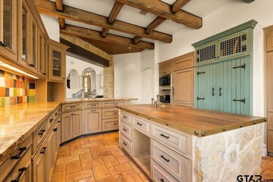 Designed by Beverly Hills architect James Lumsden, this - photo 14