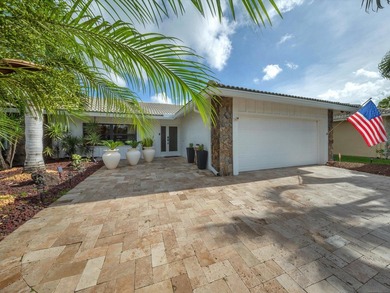Indulge in South Florida lifestyle with this magnificent - photo 7