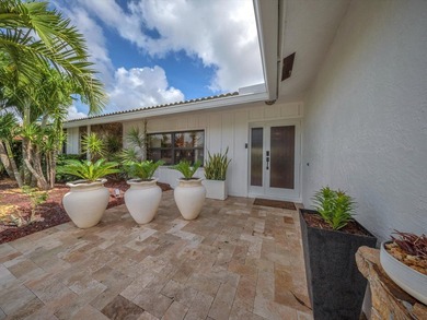 Indulge in South Florida lifestyle with this magnificent - photo 8