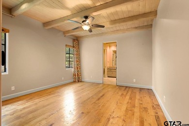 Designed by Beverly Hills architect James Lumsden, this - photo 31