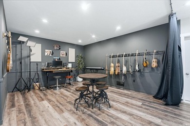 Rare opportunity to own a one-of-a-kind shop house on 11 - photo 33