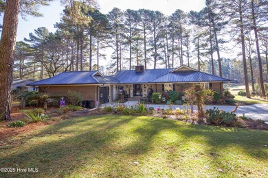 Seven Lakes Home For Sale in West End North Carolina