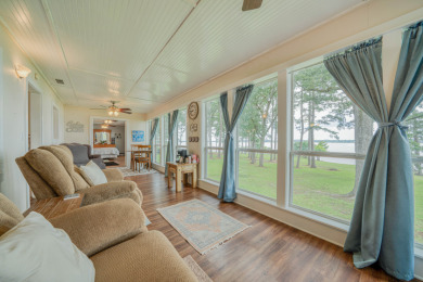 Furnished 3 bedroom, 2 bath lake front home with enclosed sunroom - photo 11